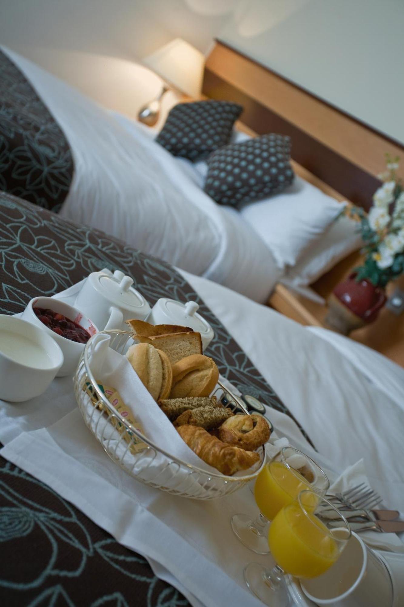 Ard Ri House Hotel Tuam Bagian luar foto